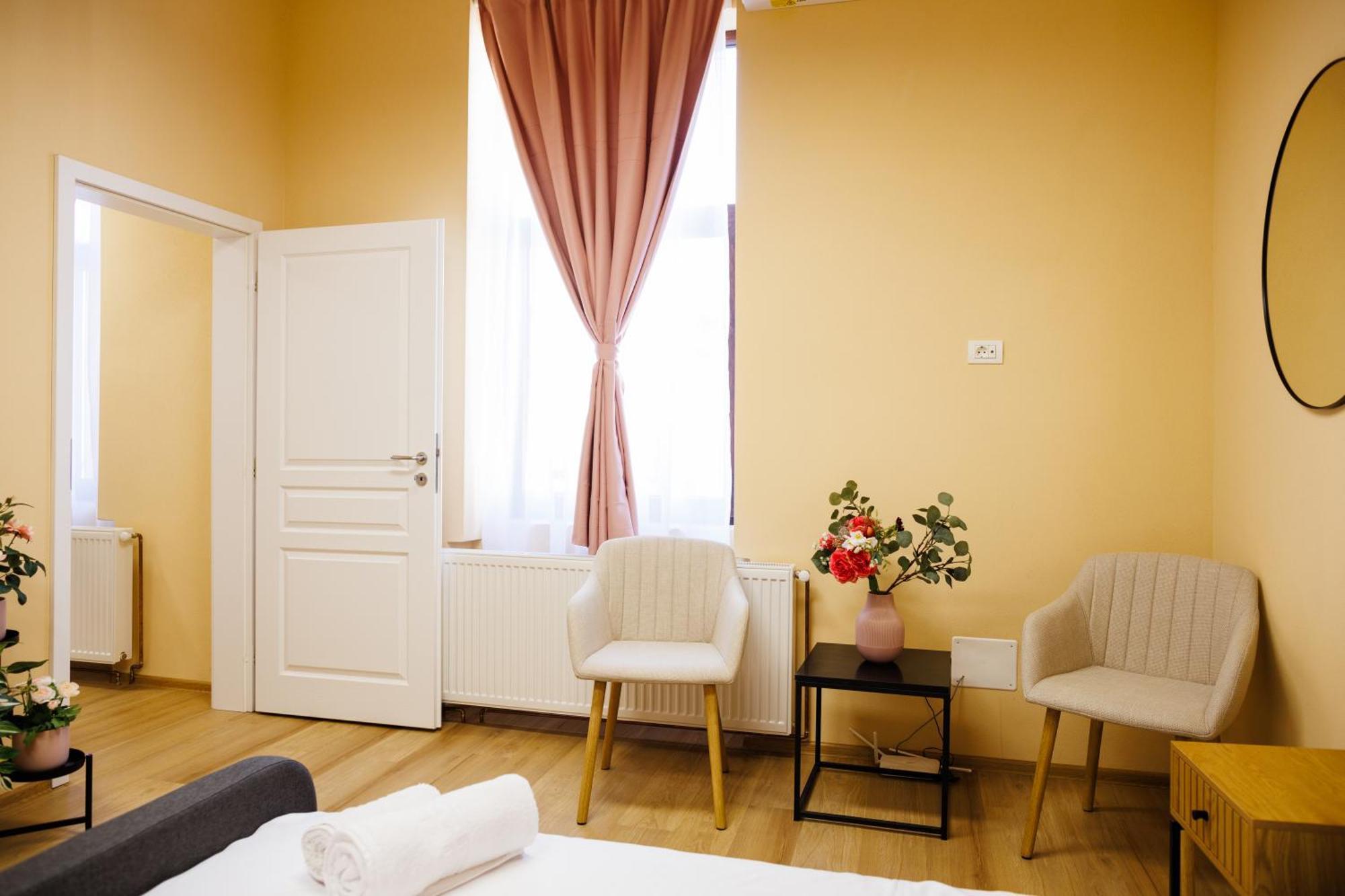 Studio In Old Town'S 1752 Hotel Timisoara Bagian luar foto